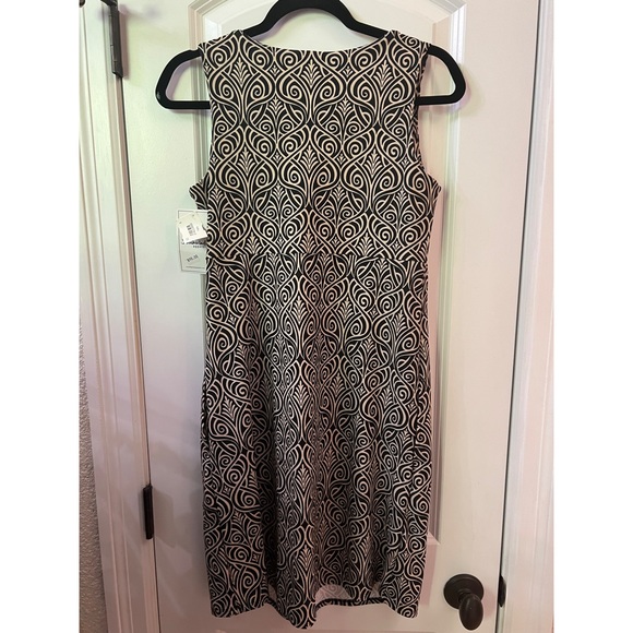 NWT Sleeveless Shift Dress - Picture 3 of 4